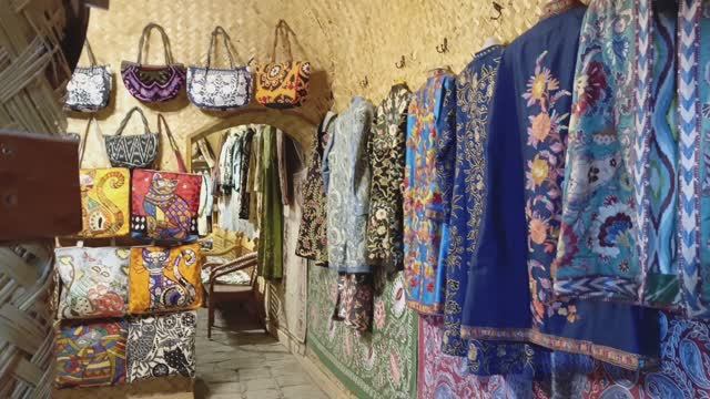 Торговые ряды в Бухаре (Узбекистан). смотреть онлайн