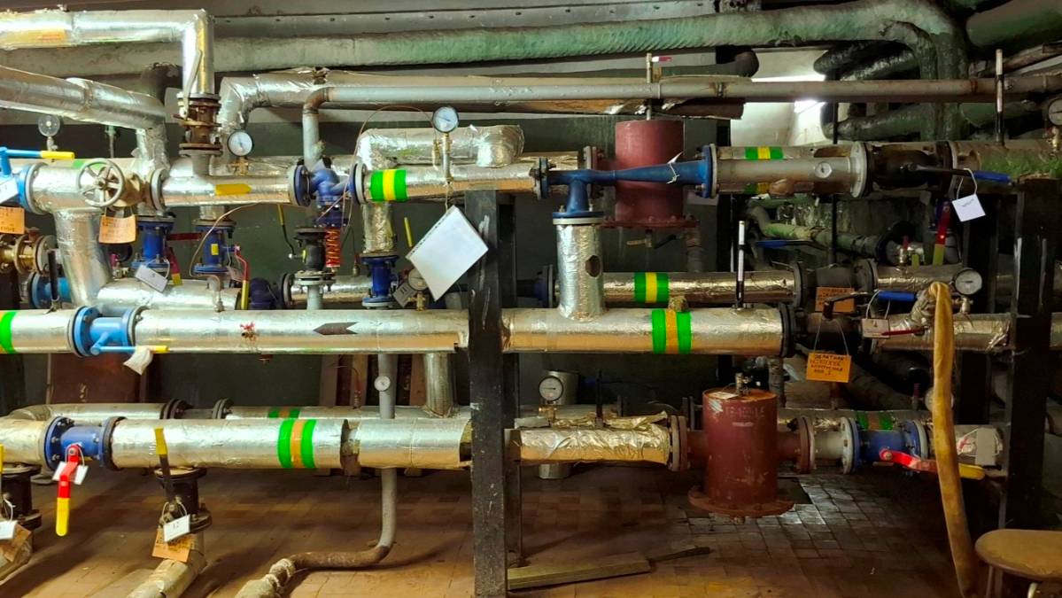 Что мешает регулятору перепада давления регулировать расход теплоносителя на элеватор отопления.