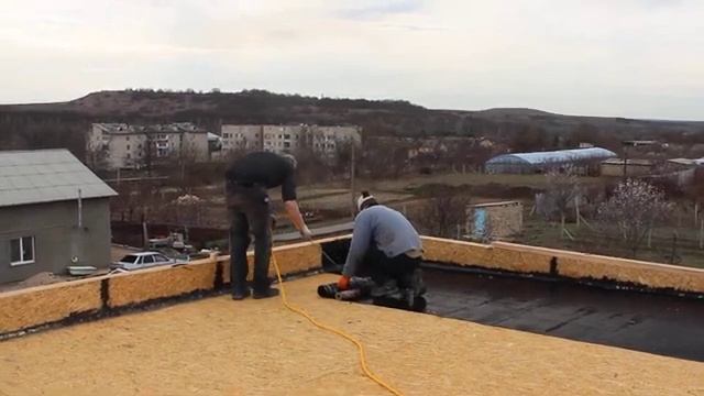 Укладка кровельного материала Эластоизол-ПРЕМИУМ ЭПП
