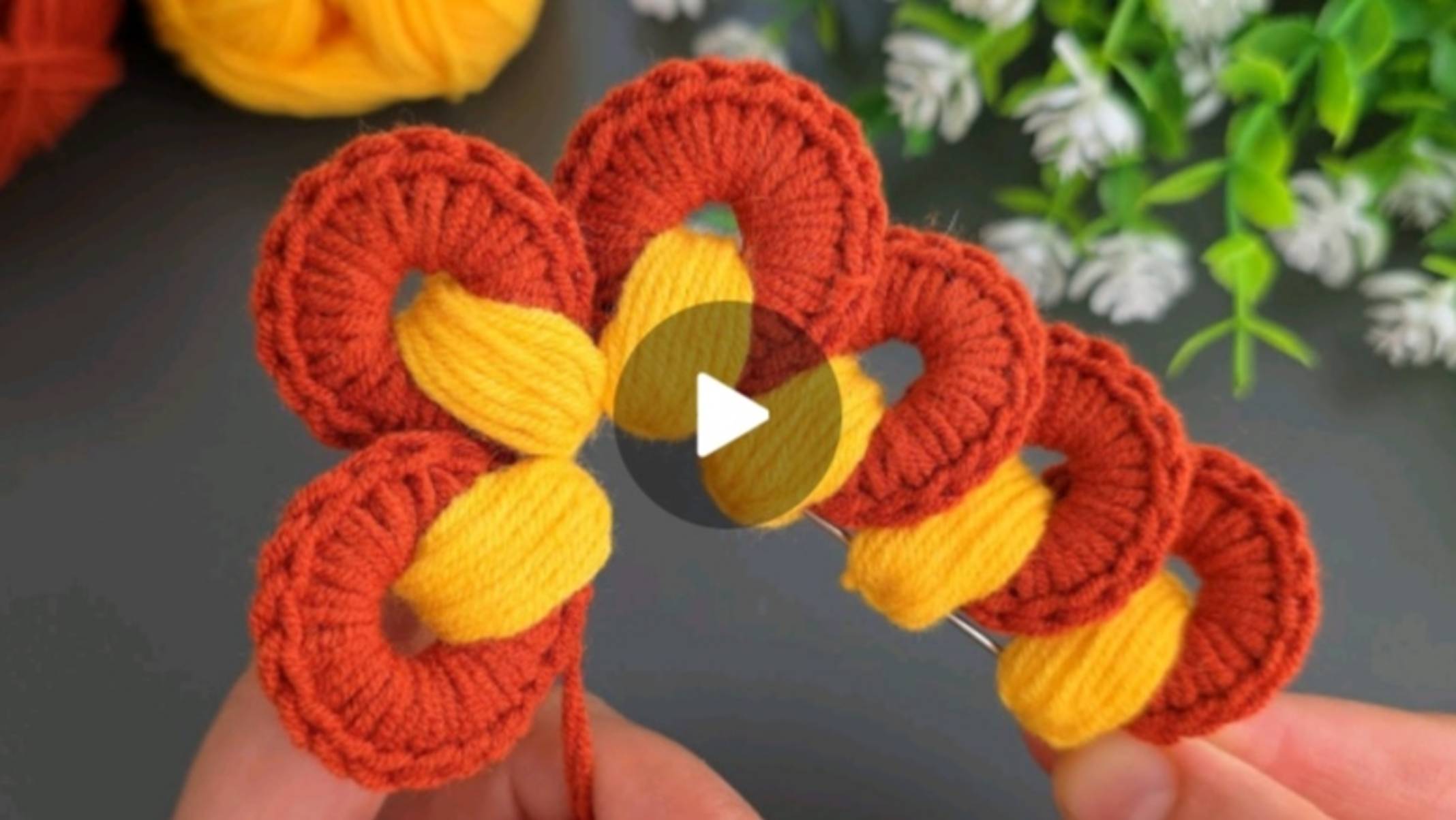Шикарный цветок крючком #всевжизнисвязано #все_в_жизни_связано #вязаниекрючком смотреть онлайн
