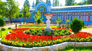 Киса Воробьянинов, Ждущая девушка и другие локации парка Цветник.