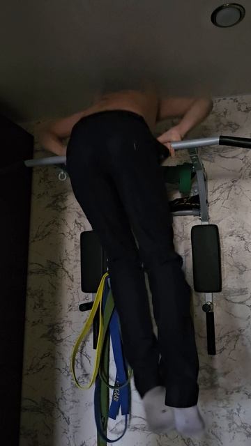 Рост мышц и сила духа: Кириллу в его 11 лет удалось сделать выход силой!