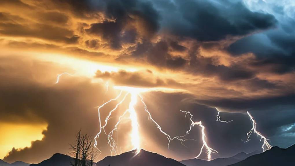 Гром и молния атакуют Землю! смотреть онлайн