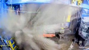 Высоким давлением в 500 атм., разорвало блок задвижек на гребёнке манифольдной линии.