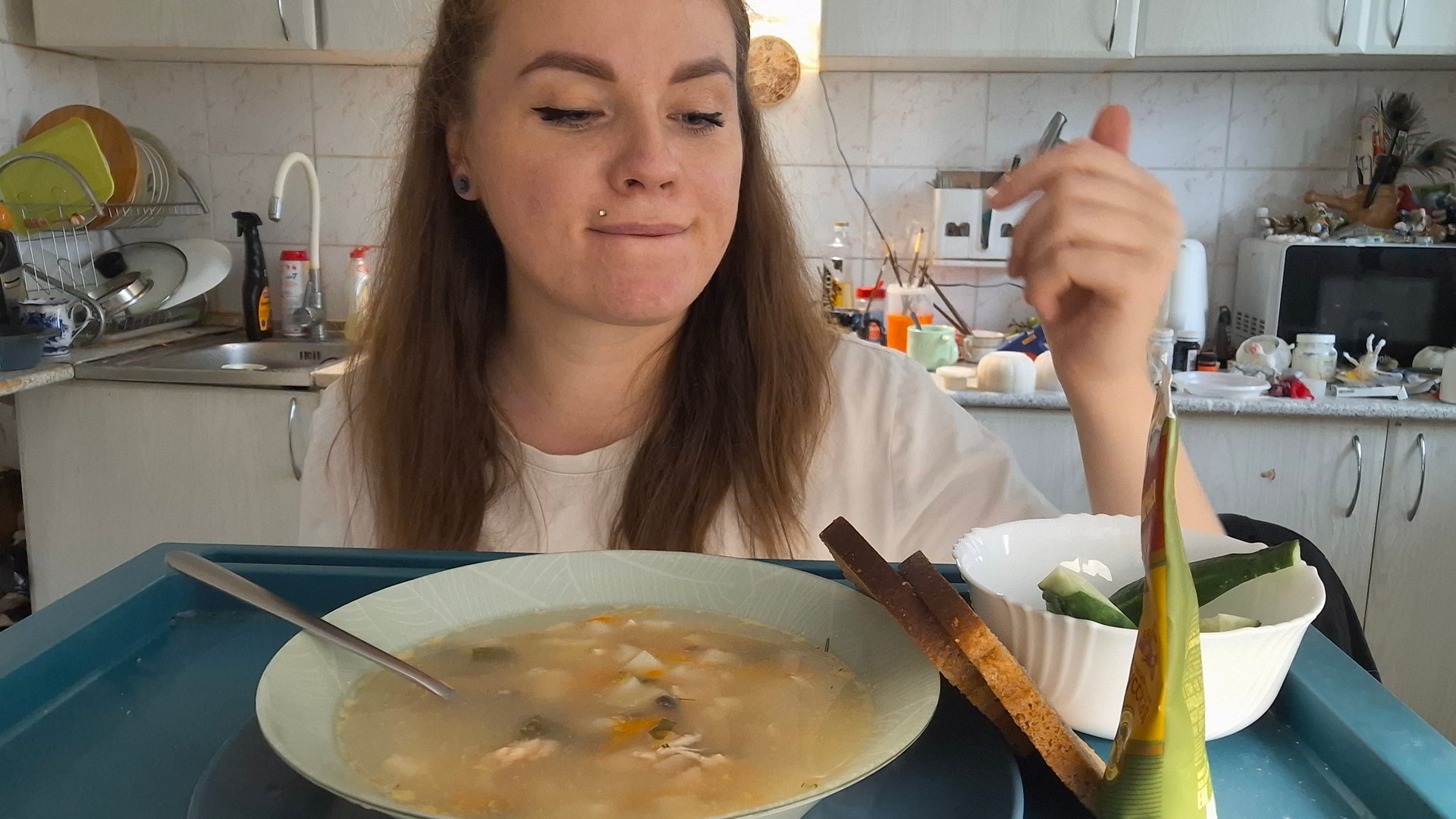 Мукбанг грибной супчик| Так странно, что вас волнует сколько у меня зубов #мукбанг смотреть онлайн