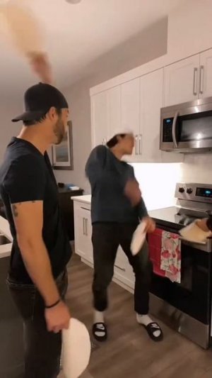 лаваш то жалко😂😂