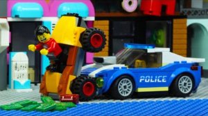 Полиция Lego City против грабителя - Авария в погоне на пляже