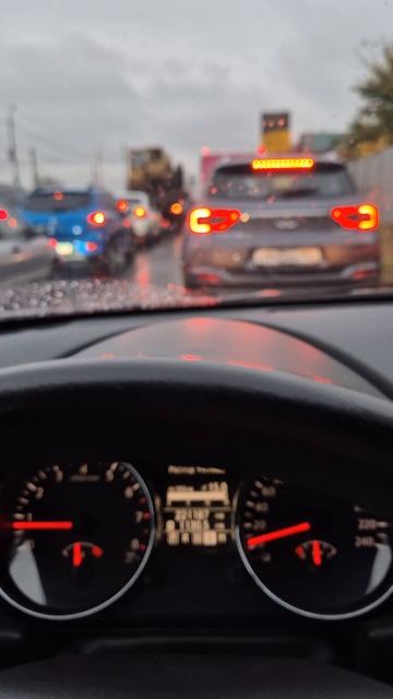 Толкаемся в пробках, развлекаемся ☺️ #авто #пробка #дорога #redpower850 #дождь #слякоть смотреть онлайн