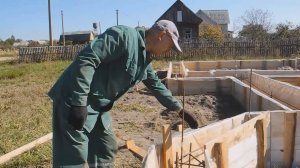 Мелкозаглубленный ленточный фундамент ч.9 (Установка опалубки)