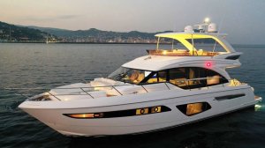 Яхта  ближе к морскому размеру Princess F62