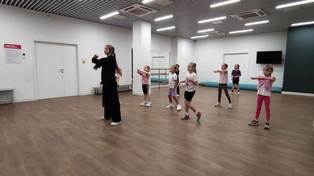 Dance Mix для детей — развитие, ритм и уверенность