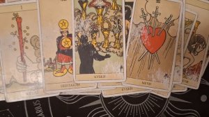 ТАРО РАСКЛАД\ КТО ЧУВСТВУЕТ ОТ ВАС УГРОЗУ?!