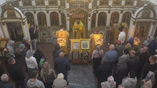 Запись трансляции 12 октября 8:40. Часы. Литургия смотреть онлайн