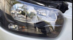 Оклейка фар защитной гибридной полиуретановой  пленкой .