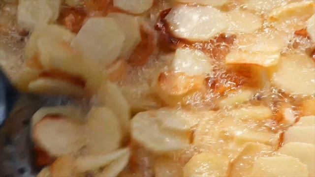 ЖАРЮ МЯСО ЯГНЕНКА НА САДЖЕ смотреть онлайн