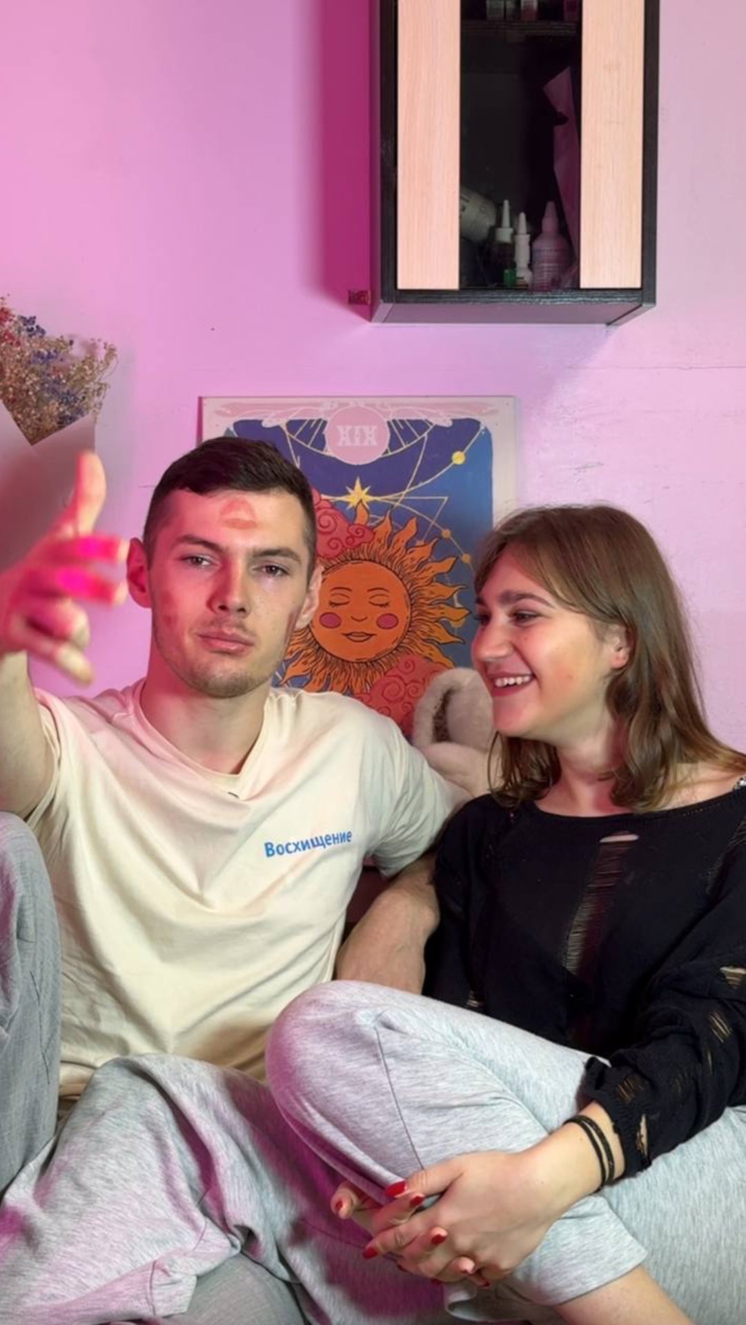 Шок, что мой парень сделал с моим лицом?! 🤯 Макияж от парня 👩❤️👨 смотреть онлайн