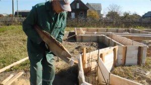 Мелкозаглубленный ленточный фундамент своими руками ч.8 (установка опалубки)