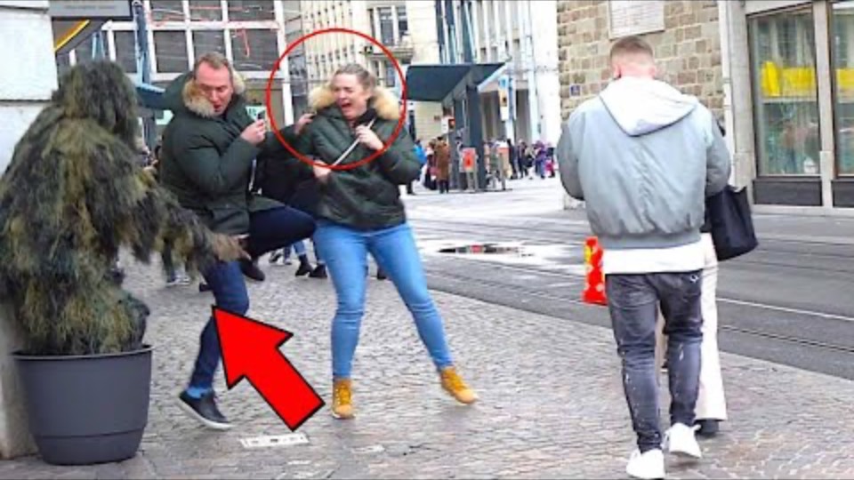 EPIC REACTIONS.HE GOT NO IDEA I WAS THERE . SO SO FUNNY смотреть онлайн