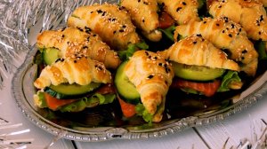 Праздничная закуска из круассанов: вкусно и эффектно!