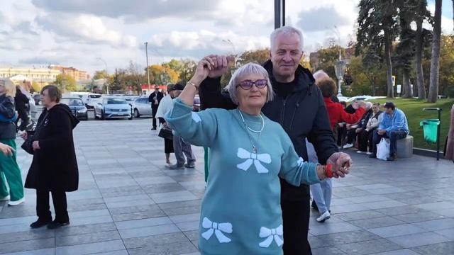 ЛАСКАЛ ТВОИ ПЛЕЧИ СИРЕНЕВЫЙ ВЕЧЕР! ХАРЬКОВ ТАНЦЫ ОКТЯБРЬ 2025 #kharkiv смотреть онлайн