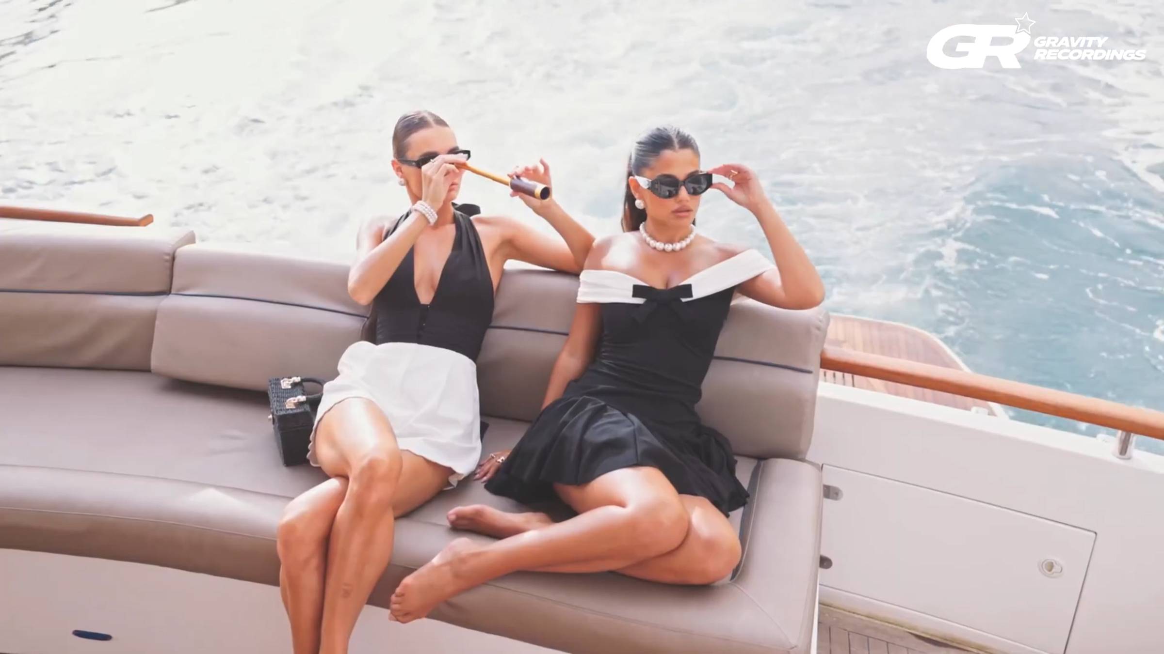 Deep House Mix 2025 смотреть онлайн