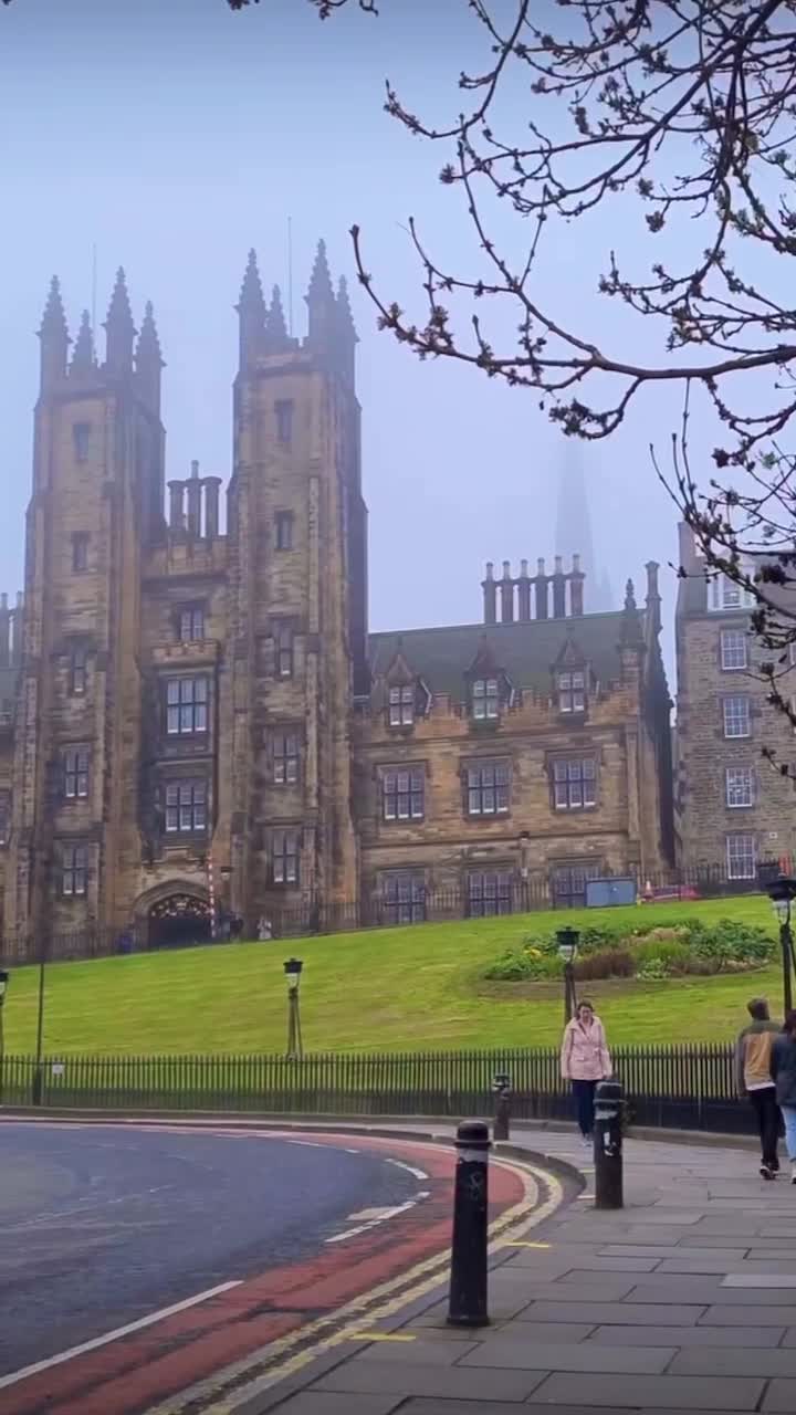 Собор Святого Эгидия (Сент-Джайлс) был основан в XIV веке в Эдинбурге и принадлежит Шотландской п... смотреть онлайн