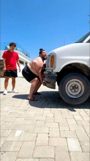 Самый Сильный Человек В Мире Против Фургона (Близнецы Стокс | Stokes Twins)