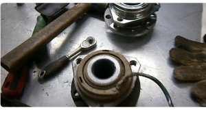 OPEL Astra - Замена переднего ступичного подшипника.