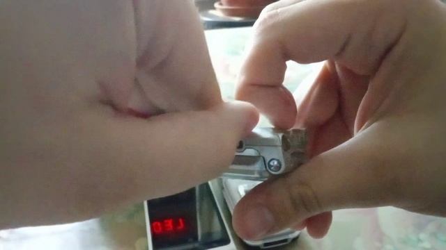 Еду на барахолку в Новоподрезково. Ищу и покупаю телефоны. Проверяю мобилы на работоспособность.