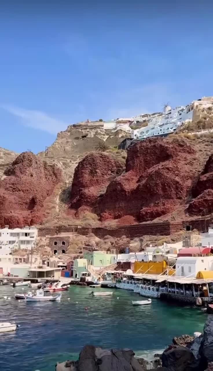 На острове Тассос в Греции расположен пляж Хриси-Амудия, который известен своим белым песчаным по... смотреть онлайн