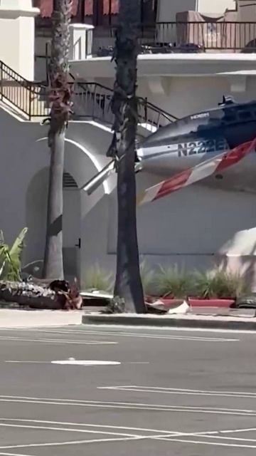 Момент крушения вертолёта на фестивале в Калифорнии. смотреть онлайн