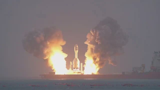 Китай сегодня снова запустил самую большую ракету с твердым топливом в мире из корабля. Ракета Gravi смотреть онлайн