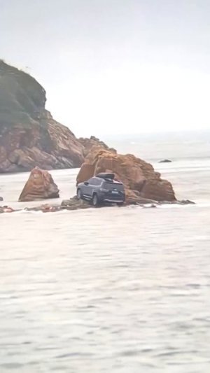 Как машина попала на остров?