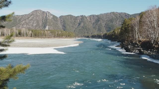 На реке Катунь (Горный Алтай) весной, в марте. смотреть онлайн