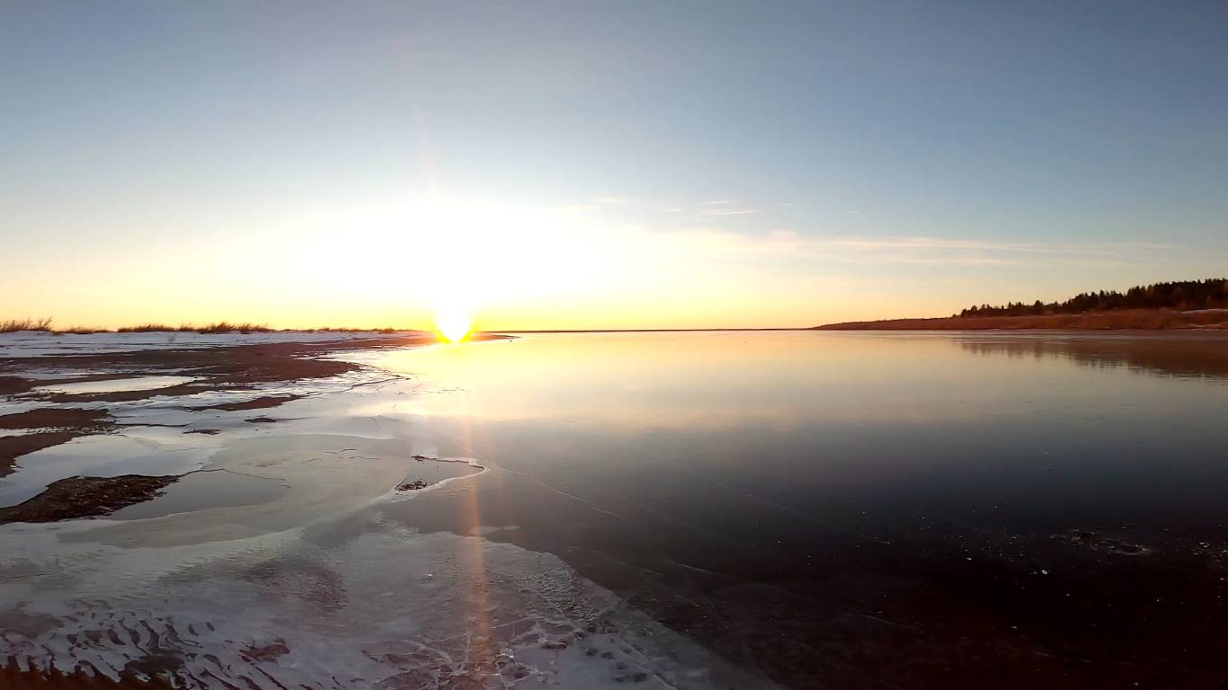 Первый лёд 2025-2026. Рыбалка. Налим на стук👍 смотреть онлайн