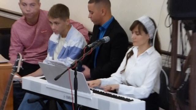 Шалом, мои друзья, песня 12.10.2025 смотреть онлайн