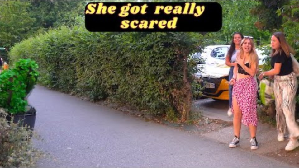 bushman prank. She was really scared. So, so #funny смотреть онлайн