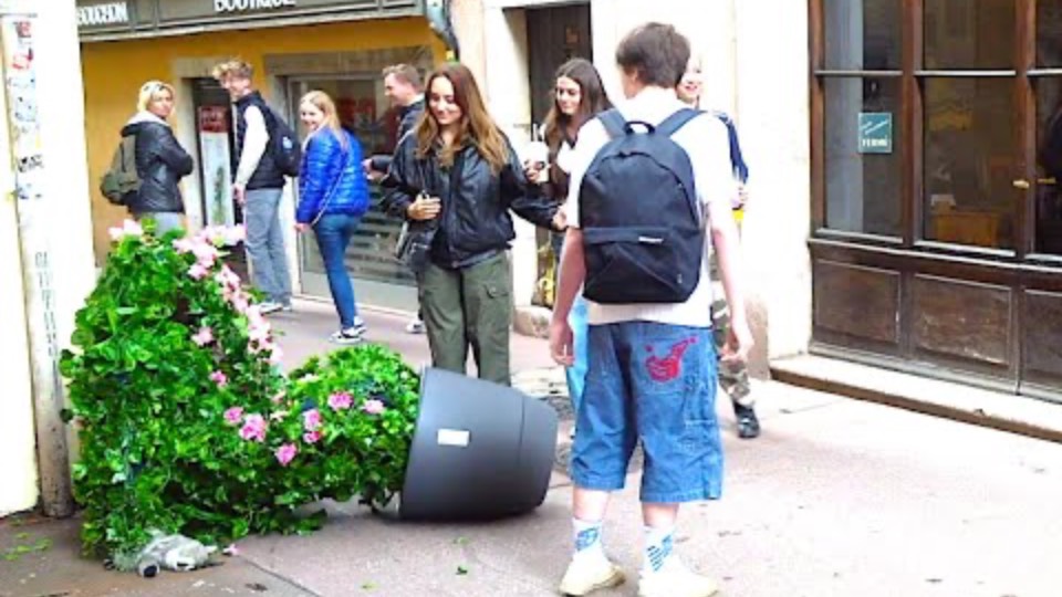 BUSHMAN PRANK (HEAVY FALL) Silly Expressions Caught on Tape_ смотреть онлайн