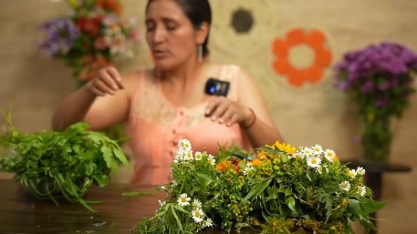 Masaje ASMR relajante con Doña Esperanza Plantas medicinales, susurros y sonidos para dormir