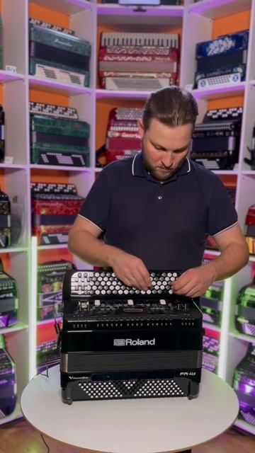 А что, так можно что-ли? #баян #roland #баянист #салонбаянист #купитьбаян смотреть онлайн