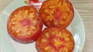 Томат Кардинал на соломе