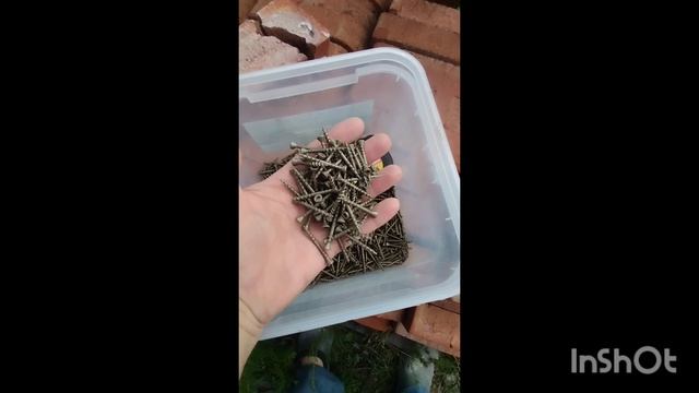 Кирпичный забор с заполнением планкеном лиственницы своими руками.