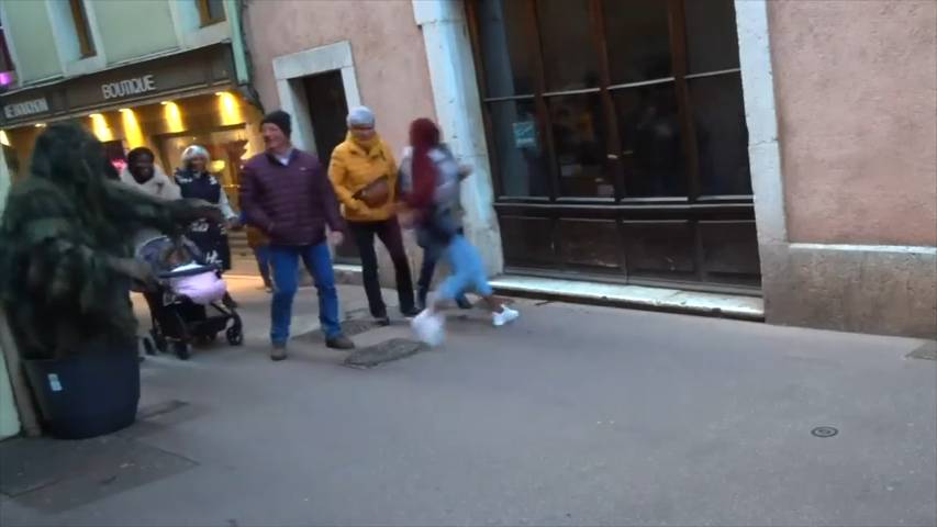 TOP EPIC BUSHMAN SCARES THAT WENT OVERBOARD смотреть онлайн