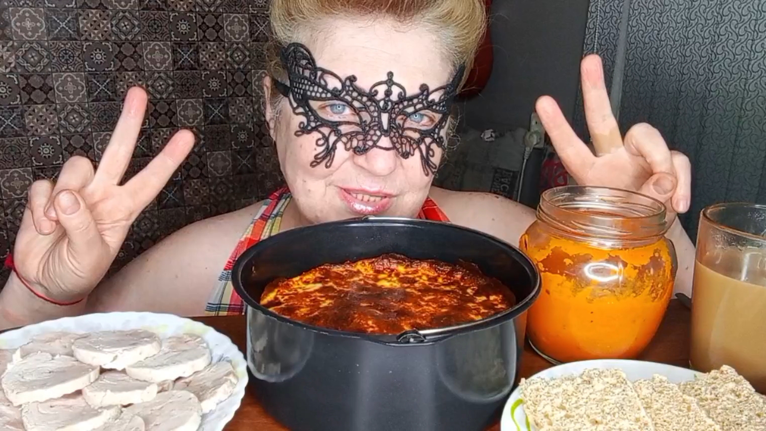 "КОЛБАСА ИКРА ОМЛЕТИК,ВСЕМ ОГРОМНЫЙ ВАМ ПРИВЕТИК" МУКБАНГ/ЕДАНАКАМЕРУ/ смотреть онлайн