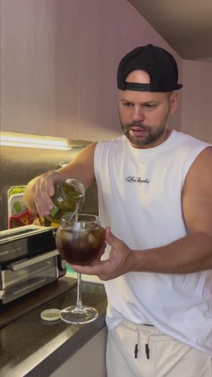 Пробую напиток от звезд Дуа Липа(Dua Lipa) с огоньком! Хотели бы попробовать?