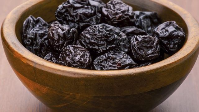 Ела по 2 ЧЕРНОСЛИВА в день. Легкость кишечнике, забыла о запорах, а давление вообще не тревожит смотреть онлайн