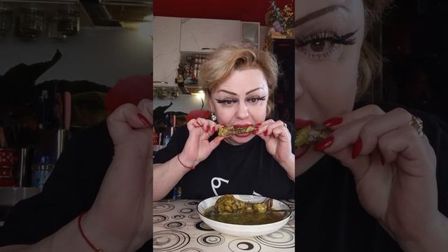 ПРИВЕТУЛИ !  КУШАЕМ НЕ КАГО НЕ СЛУШАЕМ !))