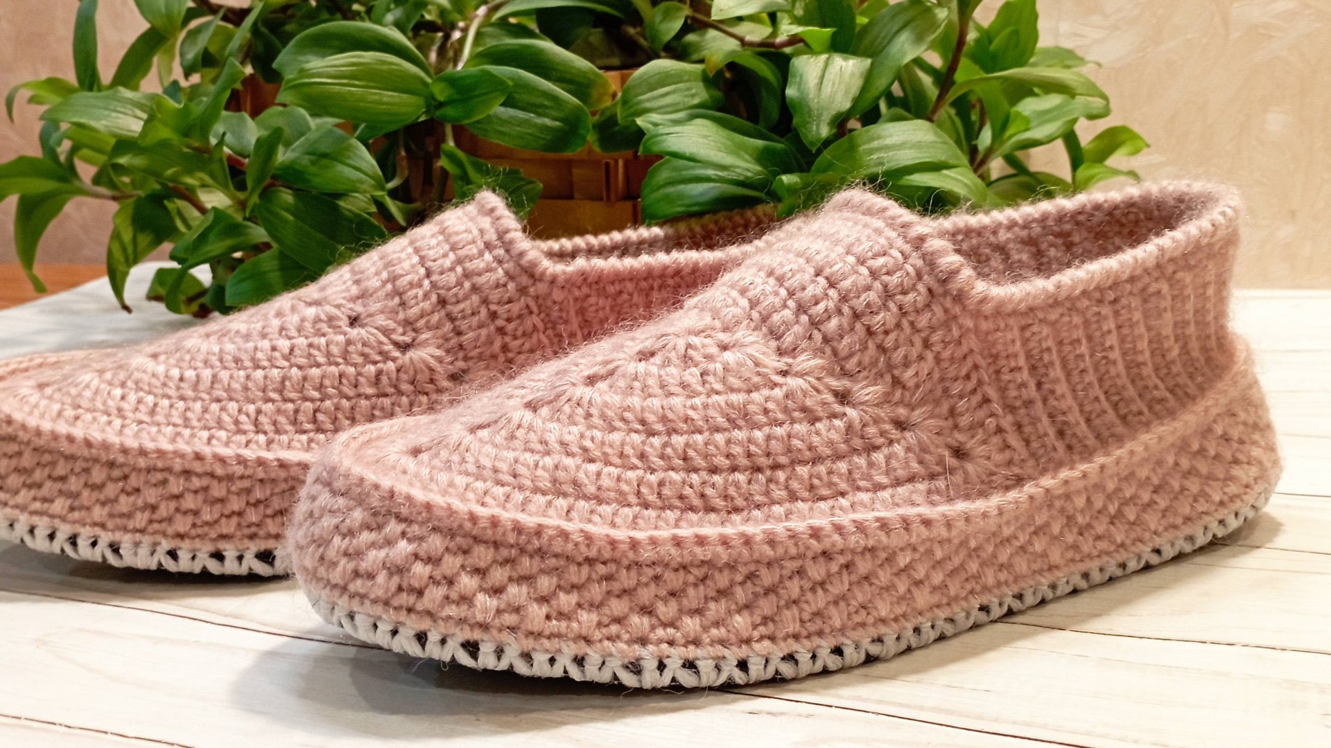 ТАПОЧКИ крючком на подошве . Подробный мк . смотреть онлайн