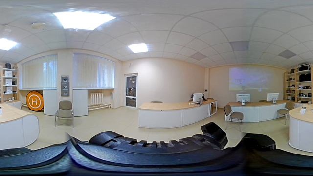 ParaGraf.ru  Видео 360 внутри шоурума квадрокоптеров и дронов