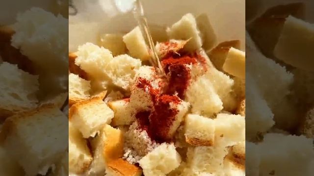 Салат с домашними гренками